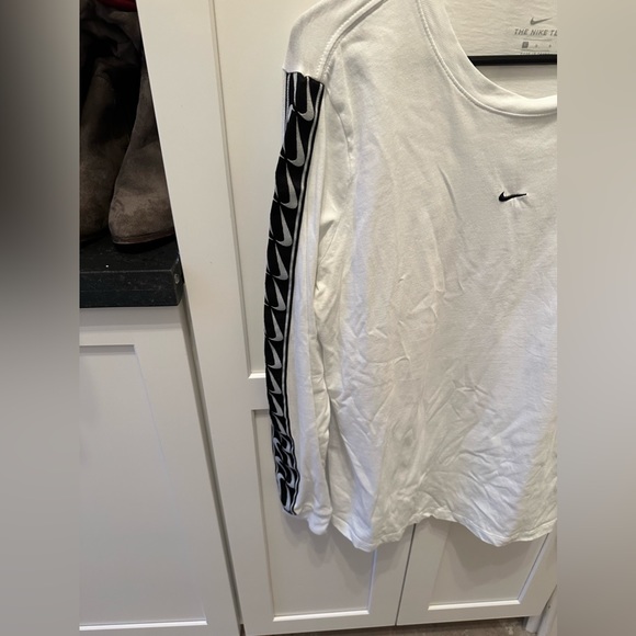 White Nike logo trim long sleeve t- shirt - Picture 2 of 4